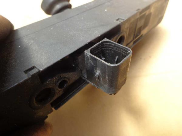 BOBINE D ALLUMAGE CITROEN/PEUGEOT  (FICHE NOIR) - Vue 2